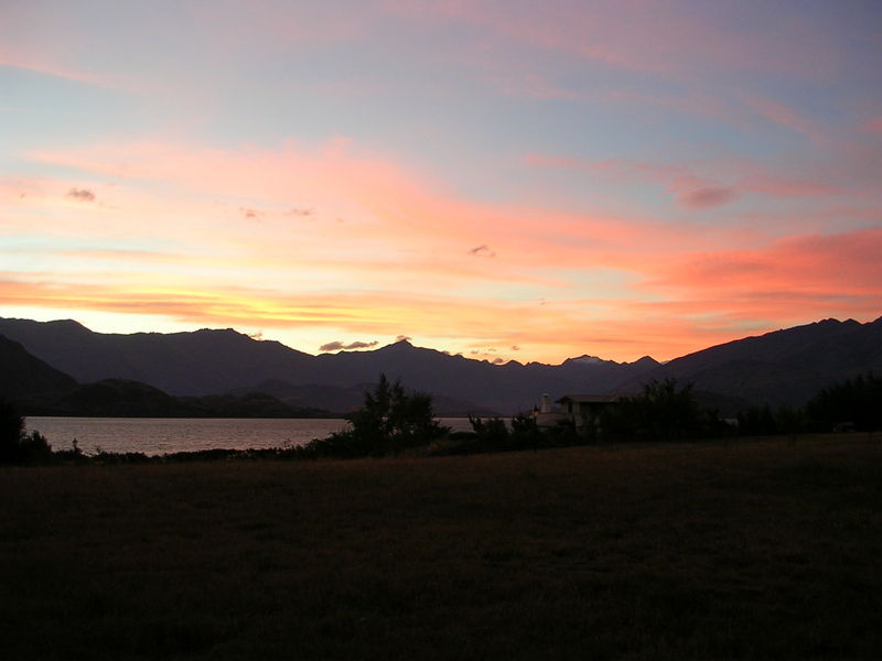 Nachtlager in mitten von Luxush�usern am Lake Wanaka