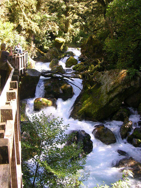 an jeder Ecke flie�en hier die Fl�sse durch die Berge