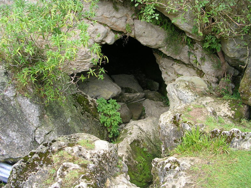 erster Eingang zu den Clifden Caves