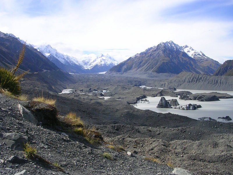 wenn auch mit viel Ger�ll bedeckt, ist der Gletscher dennoch beeindruckend
