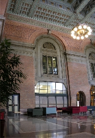 die Eingangshalle