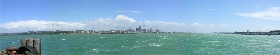 Panoramablick vom Devonporter Hafen auf Auckland
