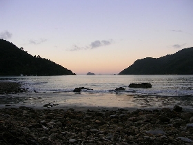 und der Blick auf die Okiwi Bay