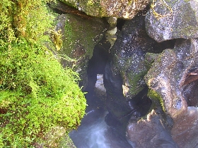 nur Wasser und Witterung sind die K�nstler dieser Steinskulpturen