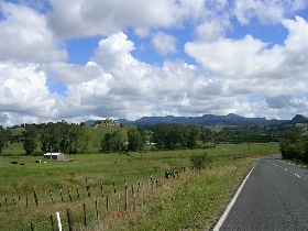 eine Landschaft wie von der Modeleisenbahn